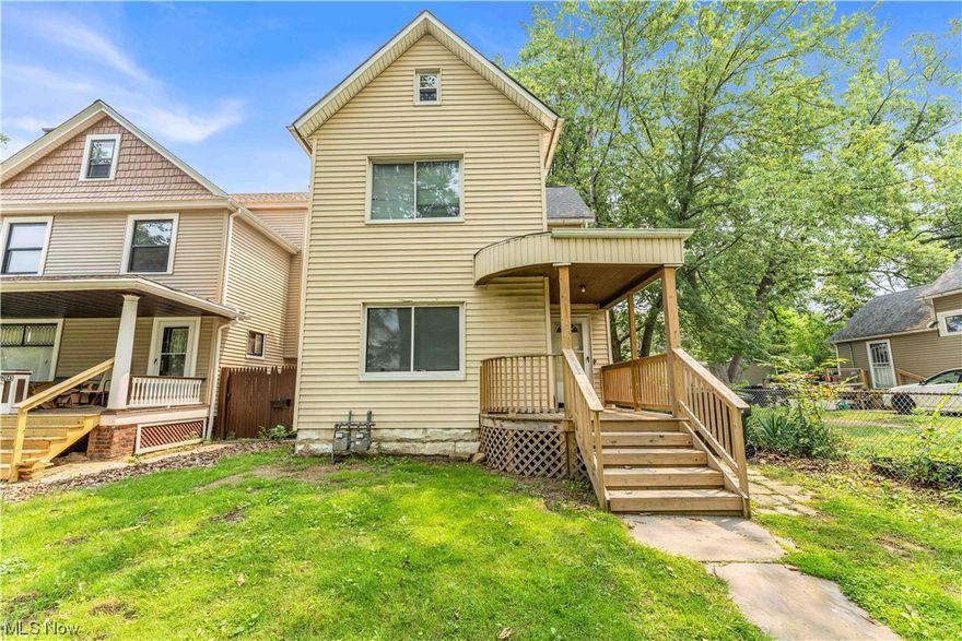 2049 E 85th St up. Cleveland, OH  - Spacious 2 bed 1 bath home! //

$755 rent / $755 deposit //
$49 application fee per adult //
NO SMOKING //
1 time $99 non-refundable set up fee paid at lease signing //

$30/month required resident benefit package; can include personal property/liability insurance for an additional $5/month for $35/month total. //

All applicants are required to fill out a PetScreening application, found on our website/app before being processed. Even if you have NO pets - this app must be filled out. 1-2 pets OK w/ approved PetScreening & PetFee (Some breed restrictions apply). 1 time, non-refundable pet fee of $200-300 per animal applies to all pets & must be paid prior to or when you pay your 1st month rent. (No fee for qualified assistance animals) //

Our application is processed through secure site: Findigs. They require ID & income verification. Without this, your app will not be processed. They offer 24/7 chat support on their app directly if you have any questions //

This spacious mutli-family home UP unit. This home is cozy!  There is a shared basement comes with washer/dryer hookups and plenty of space for storage! //

Resident pays gas and electric. Resident to handle snow removal. //
 
Serious inquiries only.