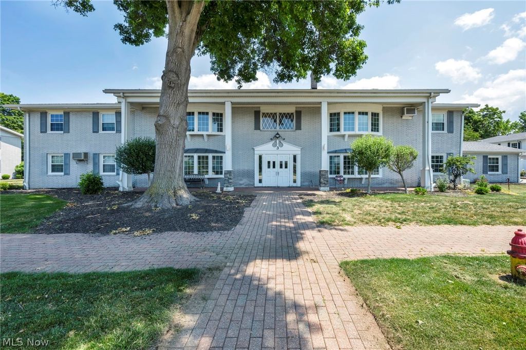 Photo of 3 Meadowlawn Drive #3-22, Mentor, OH 44060 (MLS # 5222971)