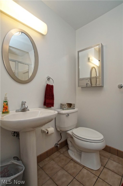 Main image without alt text