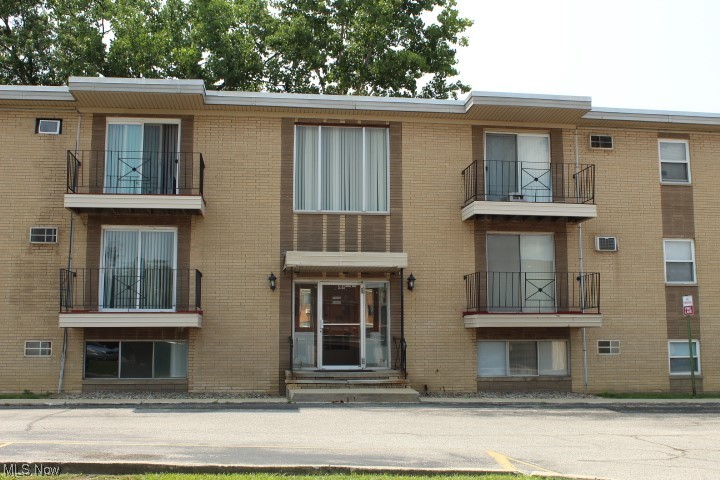 Maple Village Condo Bldg #5382-303 - Residential