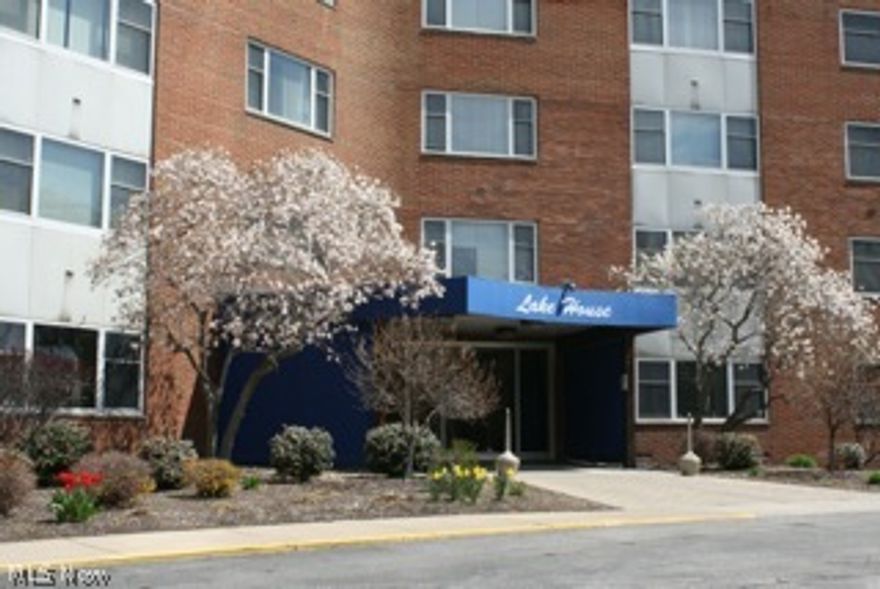 Sharp 2 Bdrm Condo resides on Edgewater Dr. Offering a Maint. Free life style, All Utilities Incl w/Maint fee + parking in the Heated Underground Garage* This lovely End unit provides ceramic flrg thru-out & freshly painted in today's earth tones* The Kit was recently updated w/ newer Counter tops/Cabinetry & offers an abundance of Storage w/in* The Din/Liv area is spacious to accommodate Lg furniture, while offering scenic views of Edgewater Dr* The recently updated Full Bth provides resurfaced walls, newer fixtures & freshly painted* Both bdrms are spacious & Mstr Bdrm offers 2 Closets*Common area provides a nice Exercise rm,lovely Inground pool overlooking Lake Erie,Lg Laundry Facility, Security Staff, X tra storage space, Attchd Restaurant(convenient for take out),Roof top Deck for entertaining & a 1 car gar. space* Minutes to Downtown, shopping & highways* A great place to call home* List of updates available. Motivated Seller.