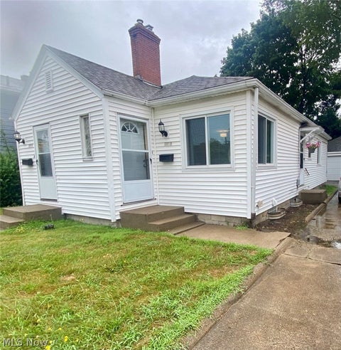 Multifamily For Rent - 1093 N Main Street<br/> Akron, OH 44310