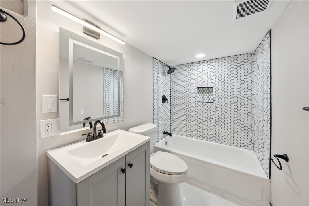18216 Rockland Avenue, Cleveland, Ohio image 16