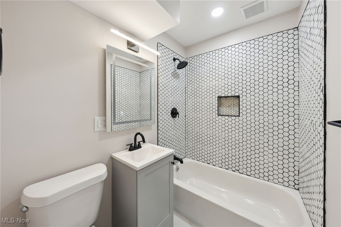 18216 Rockland Avenue, Cleveland, Ohio image 11