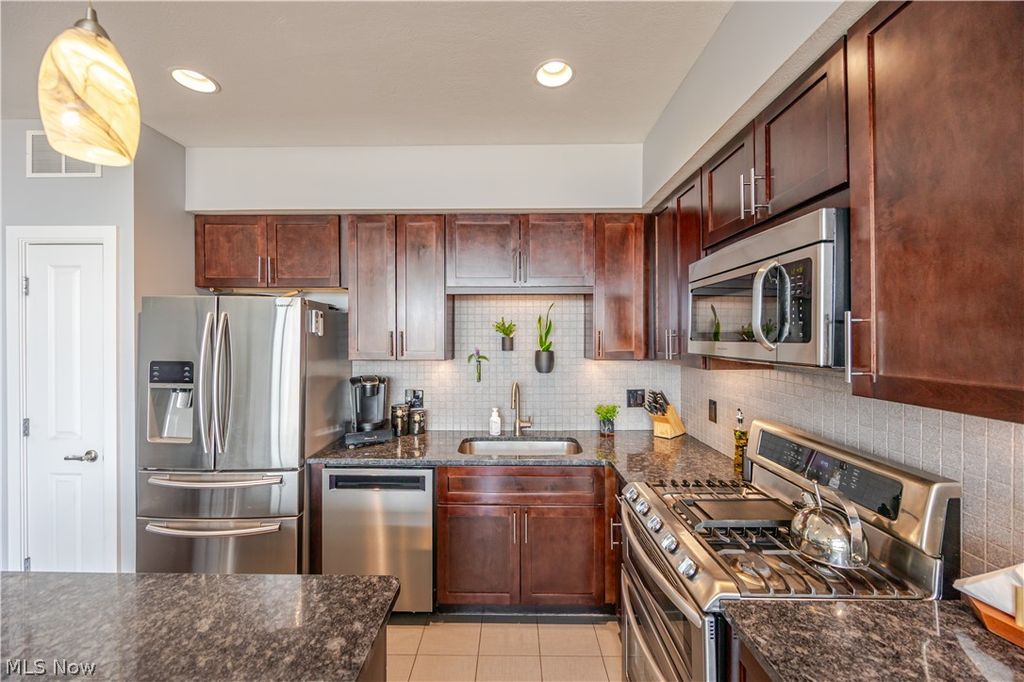 Photo of 1237 Washington Avenue #1211, Cleveland, OH 44113 (MLS # 5195136)