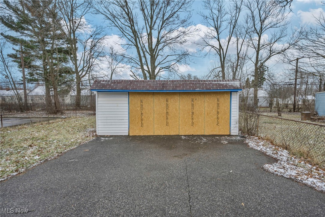 16914 Lotus Drive, Cleveland, Ohio image 8