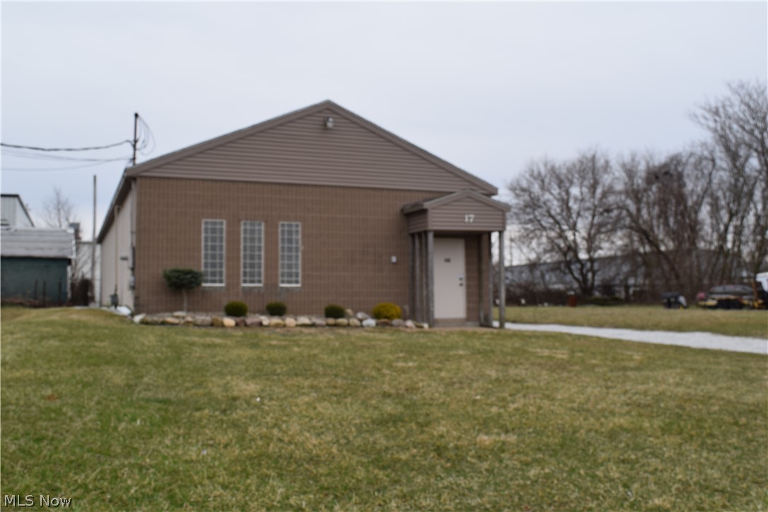 Great block building holds up to 10 cars! 2100 Square feet. New glass block windows. 2 Restrooms. Office. 2 New gas heaters.