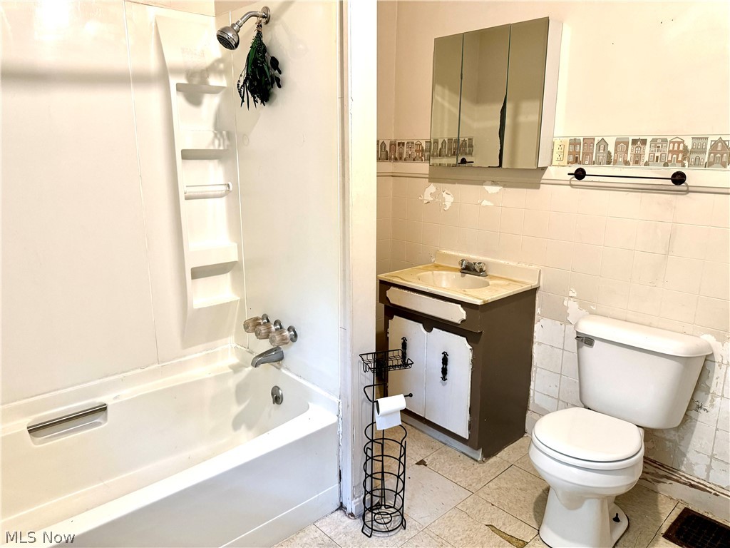 North Ashland - Residential Income