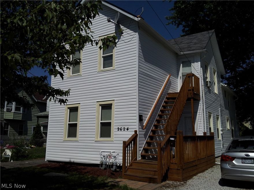 Clean & comfortable, updated 3-bedroom with 1 bath (down unit) available for rent.  Updates include with new aluminum siding, newer carpet, fresh paint, laundry area/mud room, sun porch and kitchen area.  Kitchen appliances included.  Easy highway access with nearby shopping plazas. Schedule a showing
today!  Leasing qualifications are good credit, stable employment, gross monthly income must be 2.5 times the monthly rent. No pets, no section 8.