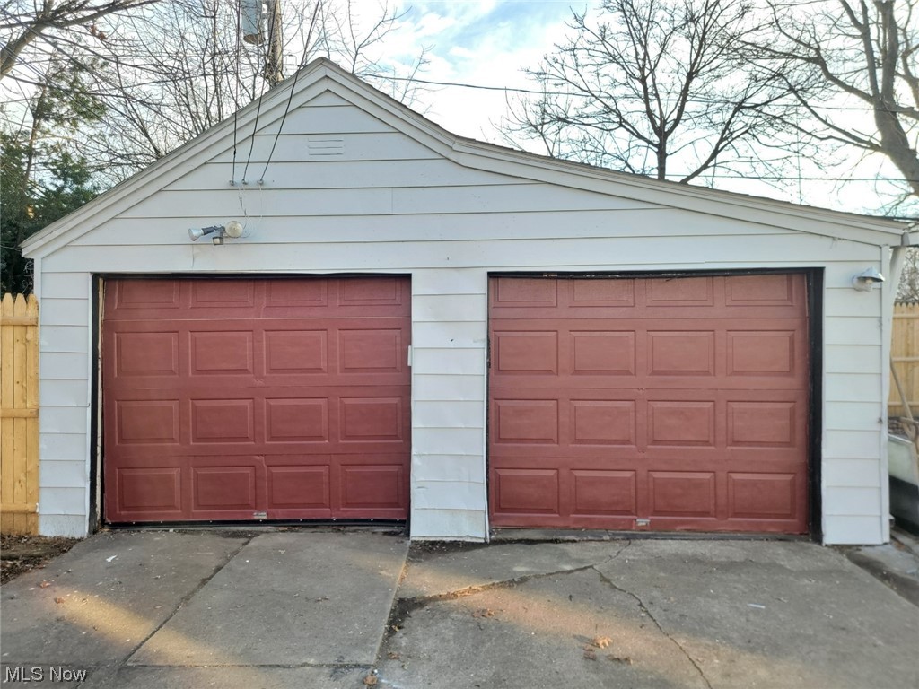 S H Klienman Realty Cos Shake - Residential