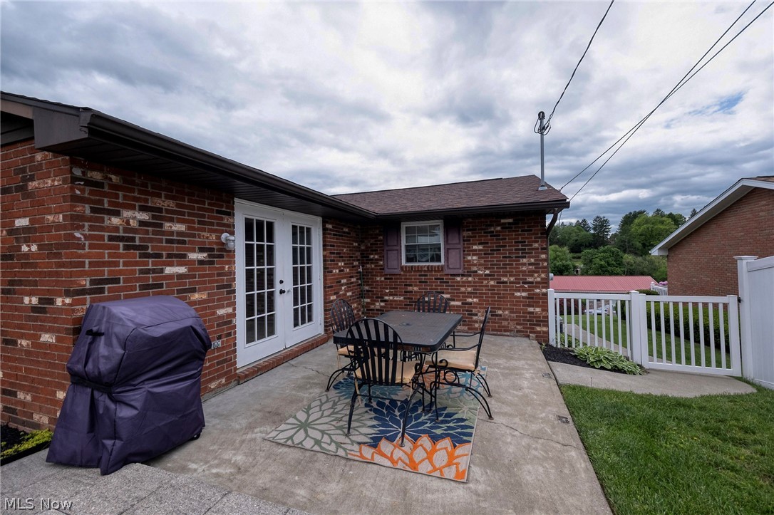 189 COUNTRY CL 60X125 - Residential