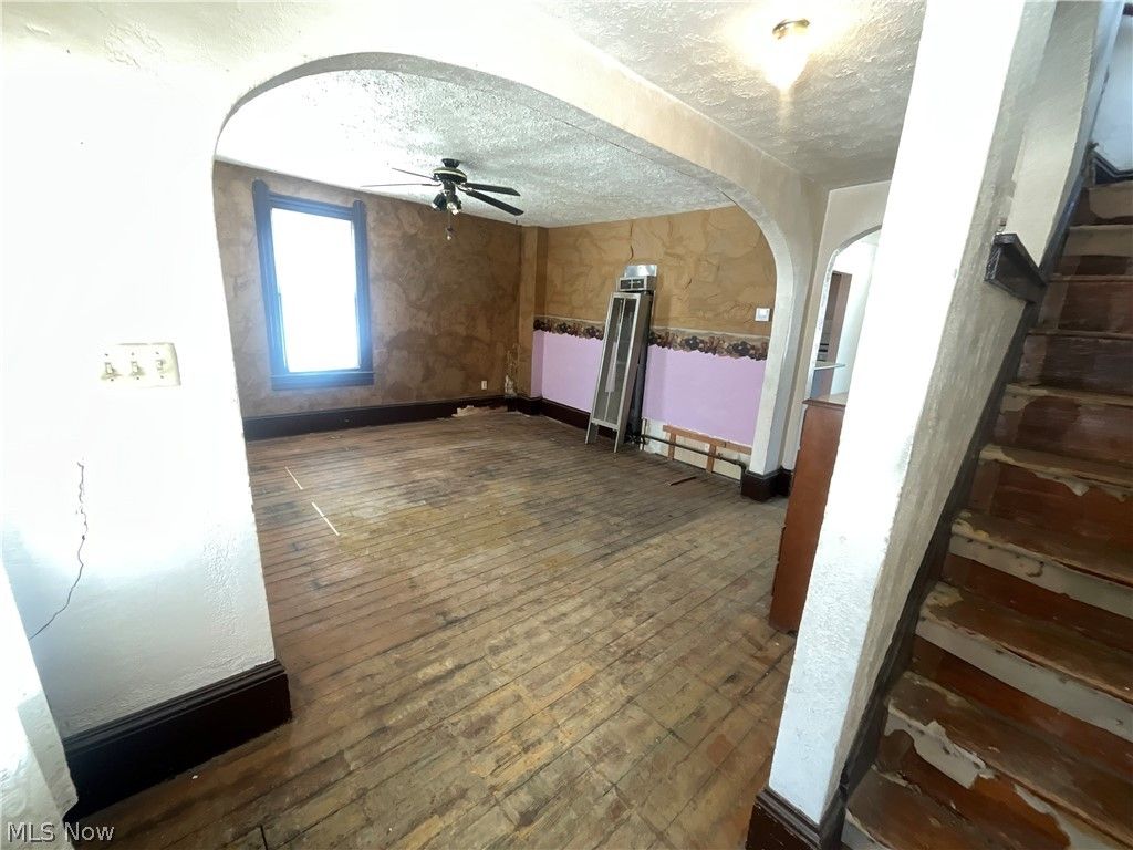 Photo of 1218 W 9th Street, Lorain, OH 44052 (MLS # 5187488)