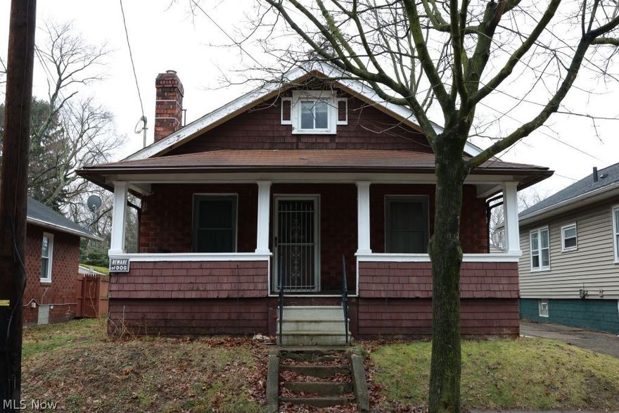282 Sobul Ave, Akron, OH 44305 – 2-bedroom, 1-bath single-family home priced at $52,300, offering strong renovation potential in Akron’s 44305 area. The property is vacant and ready for improvements, requiring a full cosmetic renovation including kitchen, bathroom, flooring, and paint, along with possible minor mechanical updates. Major components include a recently replaced furnace and a roof estimated to be approximately 10 years old. Estimated renovation costs are around $25,000, bringing the total projected investment to approximately $77,300, with an estimated after-repair value of $115,000 based on nearby renovated sales. Comparable properties supporting value include 617 Sanford Ave sold for $133,000, 335 Watson St sold for $123,000, and 777 Shoshone Ave sold for $130,000. Lockbox access allows for convenient showings and walkthroughs.