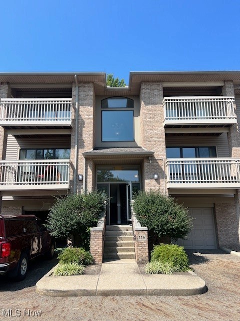 Beautiful Well maintained 2 bedroom, 2 full bath condo in a secure Building. Spacious great room/dining room with a vaulted ceiling, lots of naltural light, and 2 balconies. The One in the front overlooks the neighborhood and the second balcony in the back where you can enjoy a quiet wooded place to relax and enjoy the shade trees. This condo features brand new carpet, fresh paint, updated stainless steel appliances, pantry closet and an eat-in nook with access to the back deck which overlooking the beautiful greenspace in the back. The Primary suite has a walk in closet, owners bath with walk in shower, ceramic tile floors, updated lighting and fixtures. . The hall bathroom has a tub/shower combination, cermic tile floors and updated fixtures and lighting. HVAC and hot water tank were updated in 2020. The condo also features a convenient laudry room with stackable washer and dryer which is located just right off the kitchen. The condo comes with a 1 car garage with door opener and storage area. The Enclave provides a quiet, private setting with easy access to I-77 and a wide variety of restuarants and shopping. The Enclave also has a
Clubhouse which is located in the front of the development and features a wealth of amenities, including a fireplace warmed Living Room, restrooms, an Exercise Room, Sauna and Community Room with a small kiatchen that can be booked for events. The outdoor Clubhouse area has a patio, firepit and grill which is pefect for gathering with neighbors and/or friends.
This condo is the perfect blend of style, comfort and functionality.