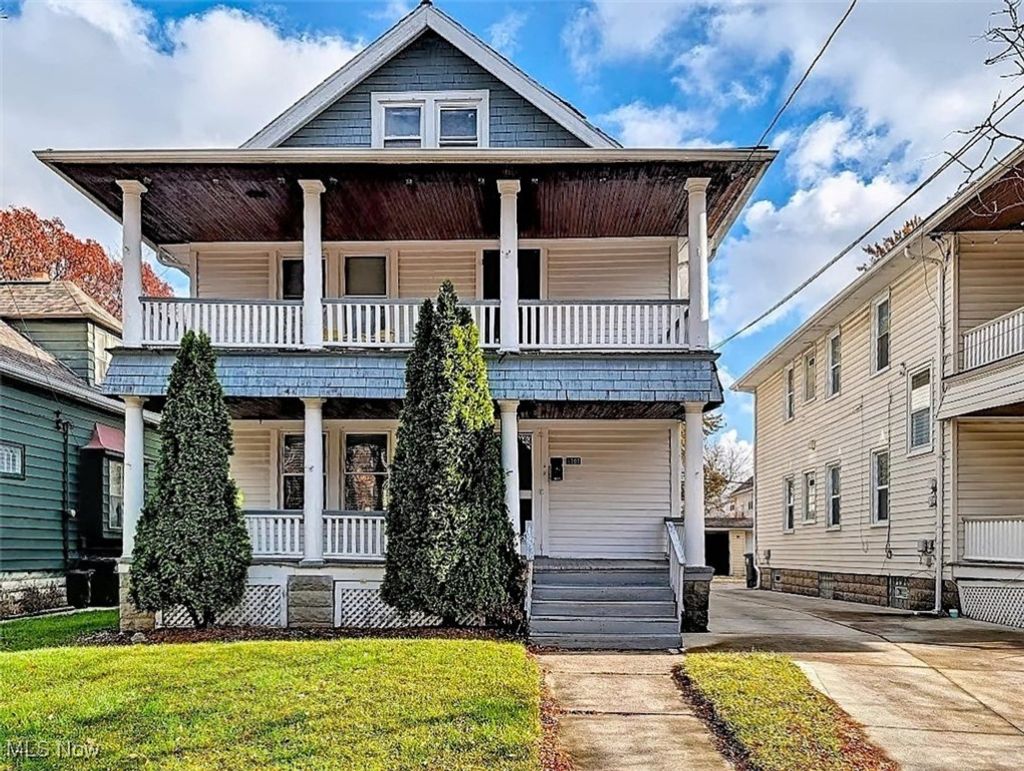 Photo of 1307 Edanola Avenue, Lakewood, OH 44107 (MLS # 5182211)