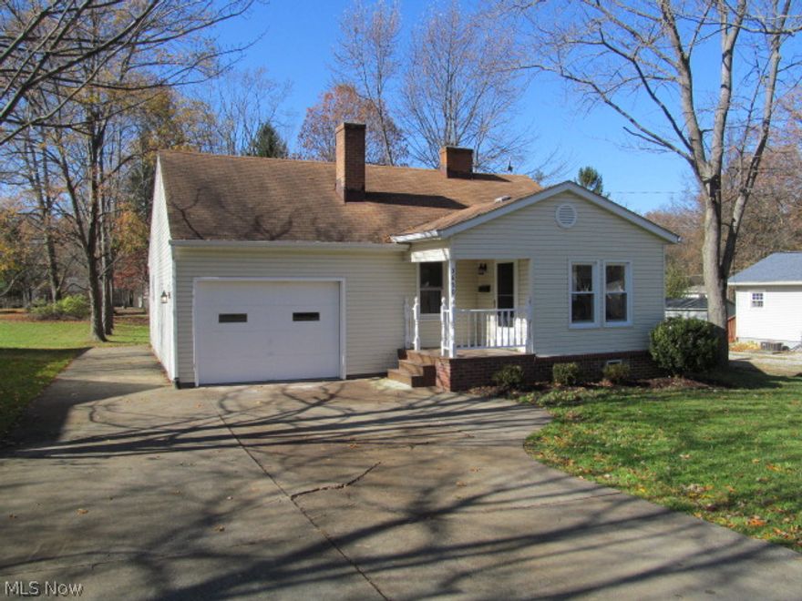 DESIGNER KITCHEN. You will fall in love with the Custom Gourmet Kitchen in this beautifully Updated 3 Bedroom, 2 (Full) Bath Contemporary Ranch. Kitchen features Beautiful Granite Counter-Tops with Glass Backsplash, All Stainless Appliances, Cabinets galore, Vaulted Ceiling - It's a Cook's Dream! The entire Home has been modernized with nearly 1400 Sq.Ft. of Living Space. Other Features include: 2 Fireplaces (Gas); 14 x 10 Rec. Room; Gorgeous Main Bath; 12 x 12 Rear Deck; 10 x 7 Foyer;  New Furnace; New Electric Panel.  Conveniently located near Schools and Shopping. Immediate Possession. Definitely worth a Look!