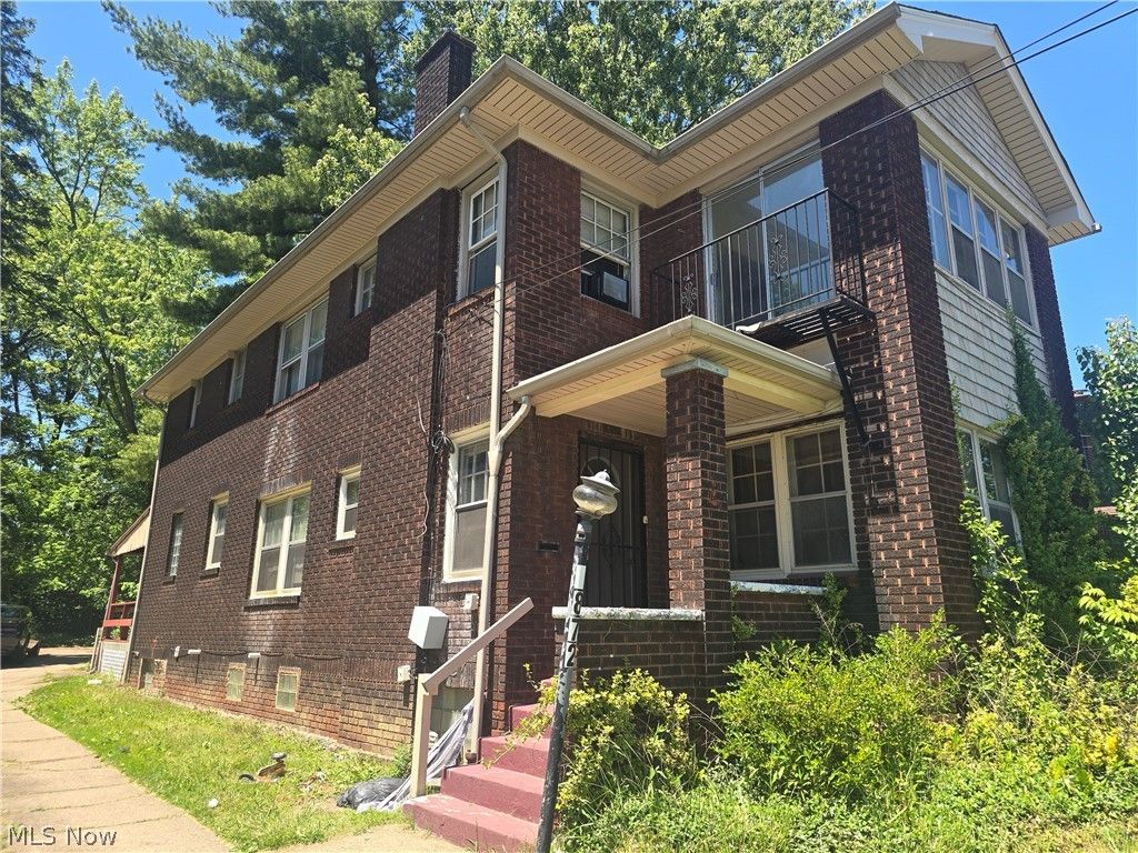 Photo of 1872 Cordova Avenue, Youngstown, OH 44504 (MLS # 5220066)