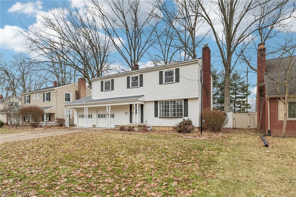 Photo of 1682 Arthur Drive NW, Warren, OH 44485 (MLS # 5190842)