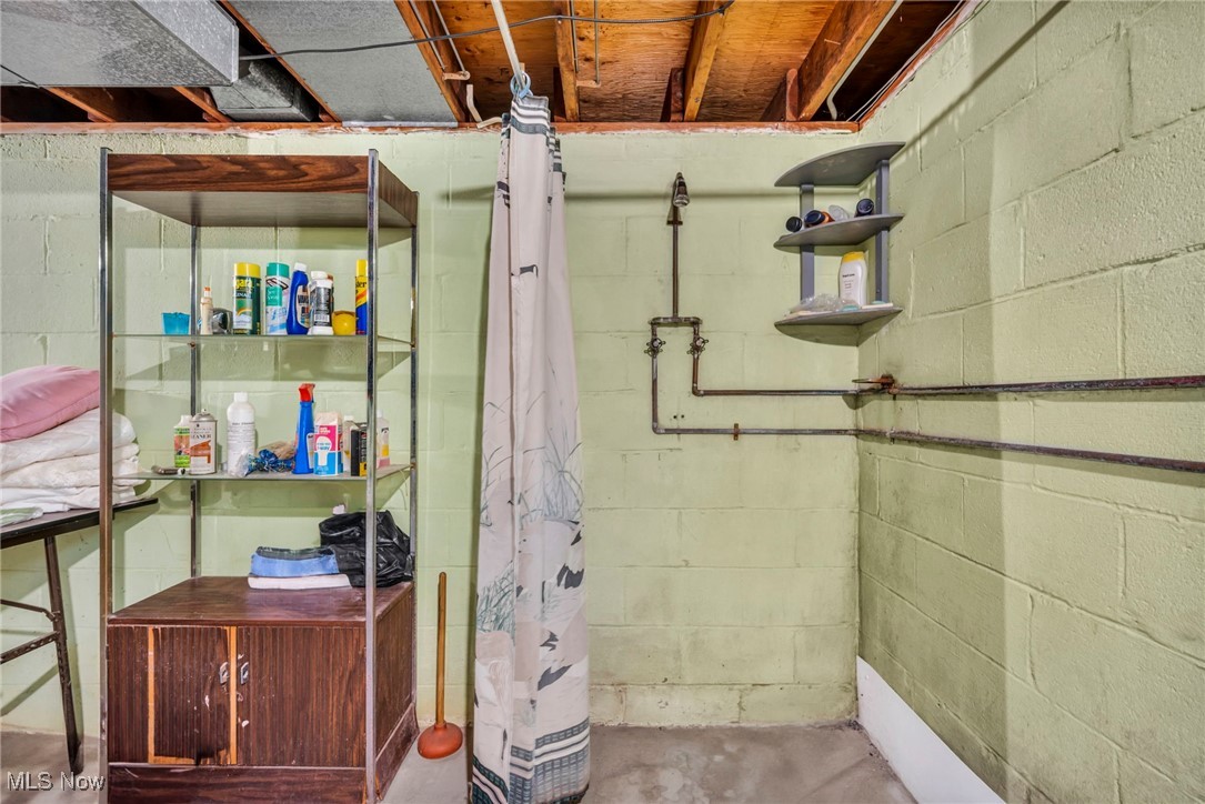 313 E 244 Street, Euclid, Ohio image 33
