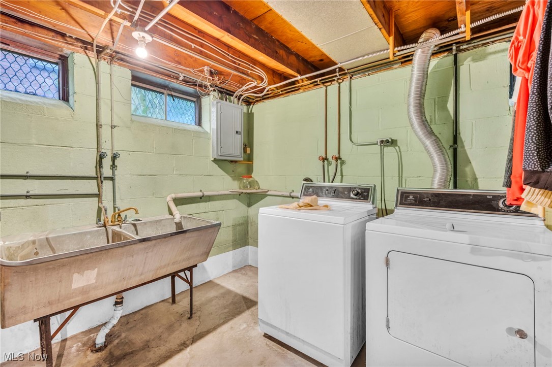 313 E 244 Street, Euclid, Ohio image 32