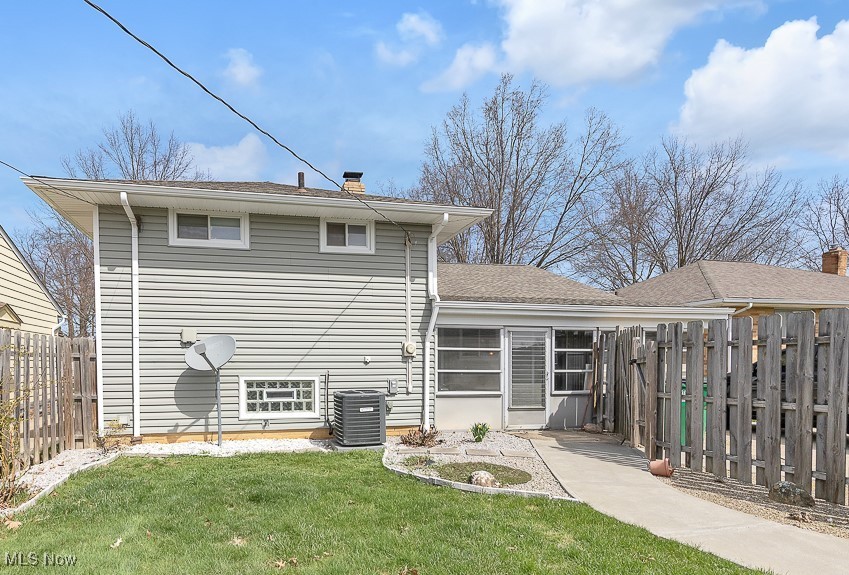 32616 Knobel Road, Willowick, Ohio image 4