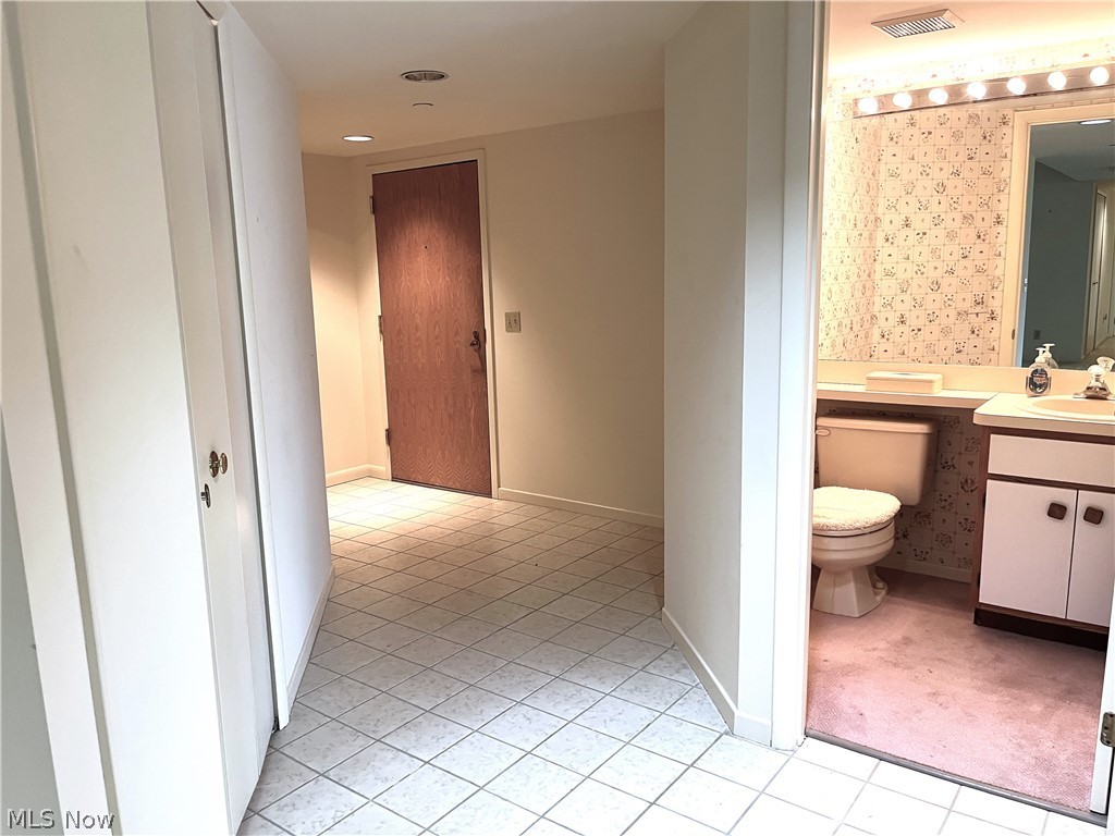 Woodhawk Club Condos 07 - Residential