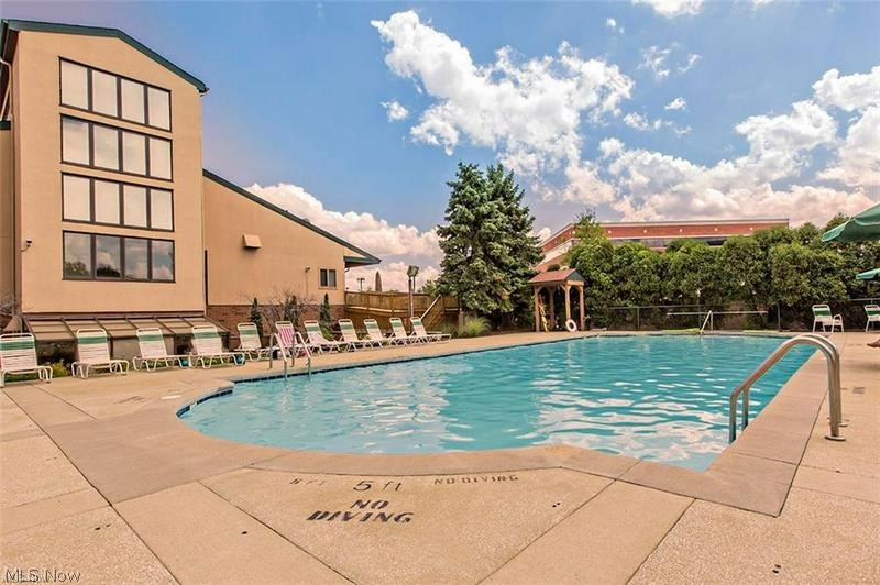 Woodhawk Club Condos 07 - Residential