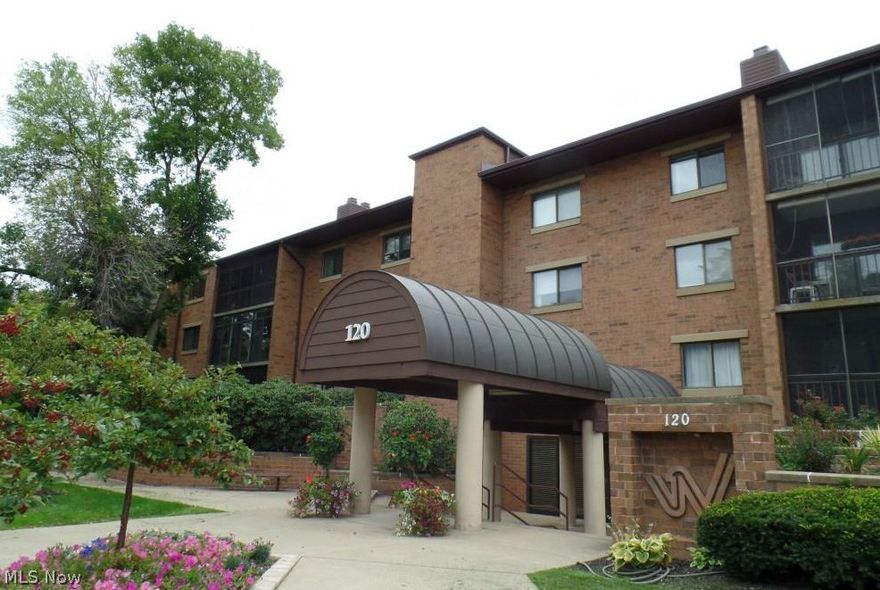 Spacious, 1800+ square foot unit by long term owner. Living room with Fireplace, dining room opens to living room for entertaining large groups! Parquet floors in foyer and kitchen! Master bedroom oversized with ample closets and nice bathroom. Second bedroom also ample and third bedroom can be either office or bedroom. Ample closet space too. Kitchen is bright with tons of cabinets and an open eating area with skylight. Balcony overlooks scenic grounds. In suite laundry, and two garage spaces. Needs your decorating touches but best value at Woodhawk for the size! Show and Sell!