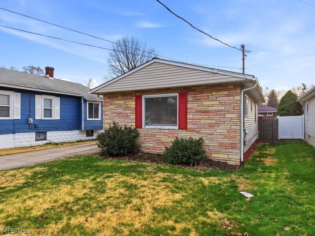 Photo of 329 Dennison Avenue, Akron, OH 44312 (MLS # 5195433)