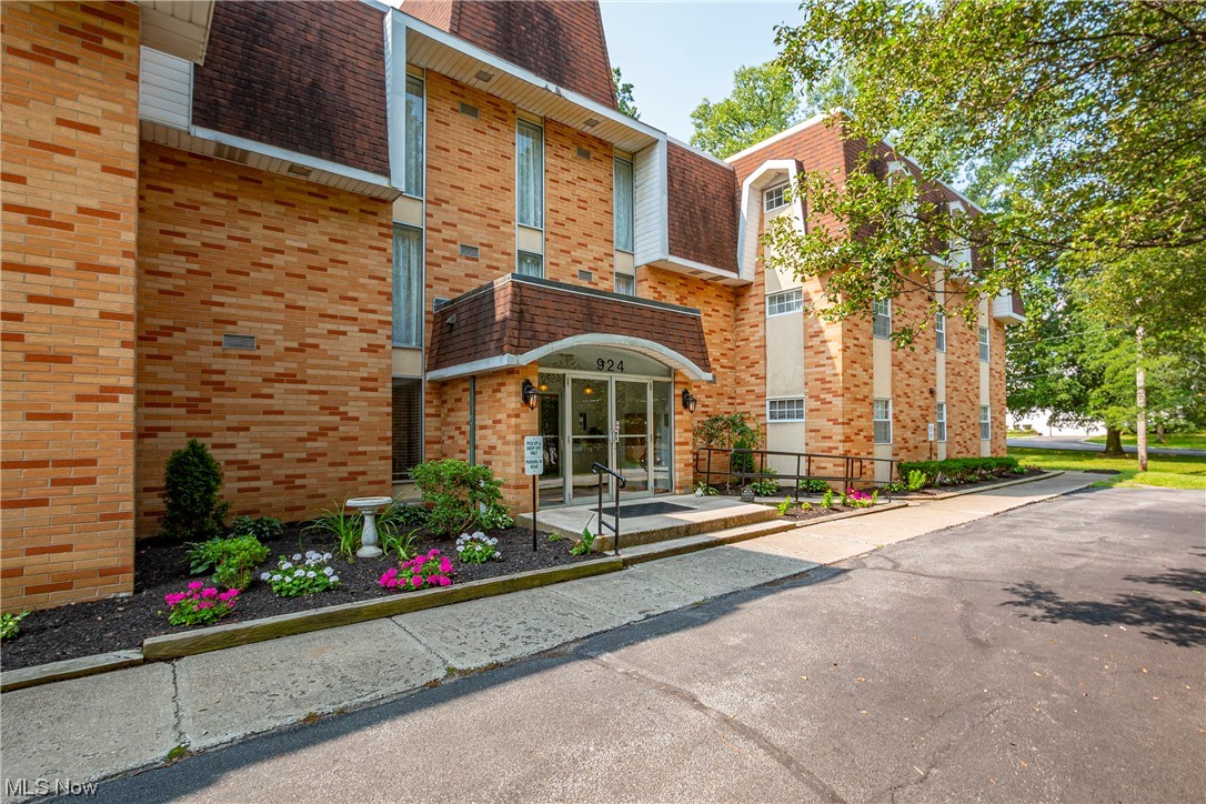 Welcome to this move-in ready condo! This blank space is your canvas, with an open floor plan, nicely sized rooms, granite countertops in the owner's suite and much more. This is a must see! Updates include stainless steel refrigerator, dishwasher, and built in microwave, all new electrical panel and outlets in 2017. Shared laundry facilities located on the same floor and are free of charge. Elevators or stairs are available and include access to the secure underground heated garage space and storage unit. Come make this condo your own today!