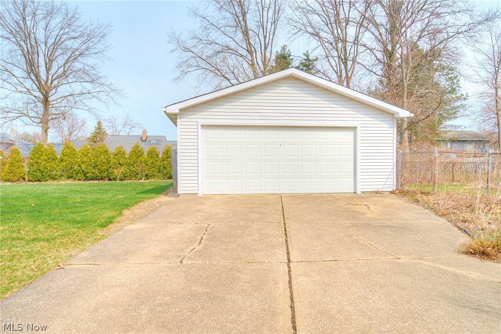 Photo of 6413 Longridge Road, Mayfield Heights, OH 44124 (MLS # 5189232)