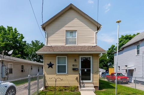 Homes For Sale - 71 Elm Street<br/> Mahoning County, Struthers, OH 44471