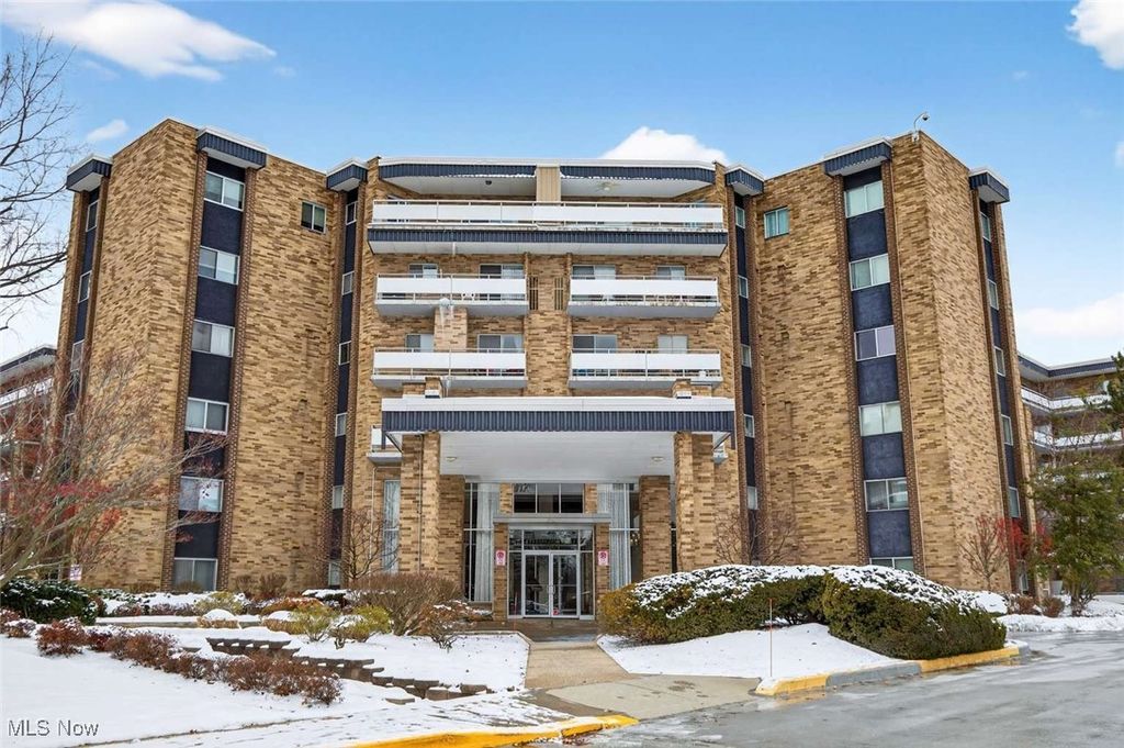 Photo of 2112 Acacia Park Drive #619, Lyndhurst, OH 44124 (MLS # 5177378)