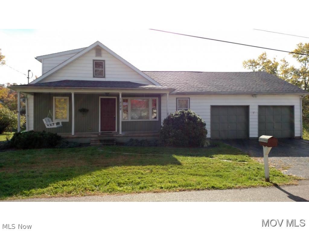 Sunporch with multiple screened windows, 24x16 storage building, laundry room on 1st floor with nice cabinets. Attic storage over garage. Elem: Gihon Elementary School Elem/Bus: N JrHigh: Blennerhasset Jr. High School JrHigh/Bus: Y High: Parkersburg South High High/Bus: N Fire: CIT Police: CTY ;SQFT=Fin L1:990, Fin L2:540, Fin Above:1530, Fin Total:1530, Unfin Above:0;GAR= 2 Car Att, Opener(s);PRKG= Off Street