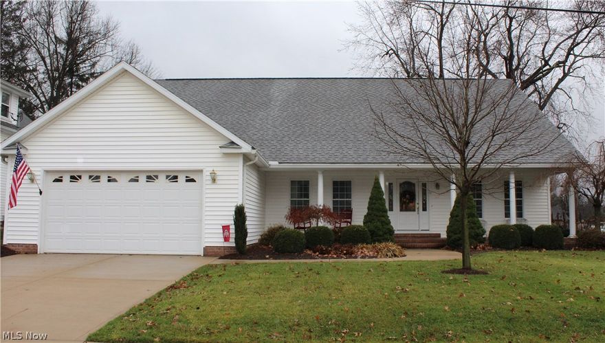 Enjoy one floor living in this gorgeous upper Vienna home featuring an abundance of custom cabinetry in both the kitchen and bath.  Spacious kitchen with breakfast nook (other room) plus formal dining area.  Great room features cathedral ceilings and cozy gas log fireplace.  Large master bedroom with lots of closet space and lovely master bath with jetted tub and walk-in shower.  Huge 16x12 screened porch sits on the 28x18 uncovered deck. Lockbox#31685797