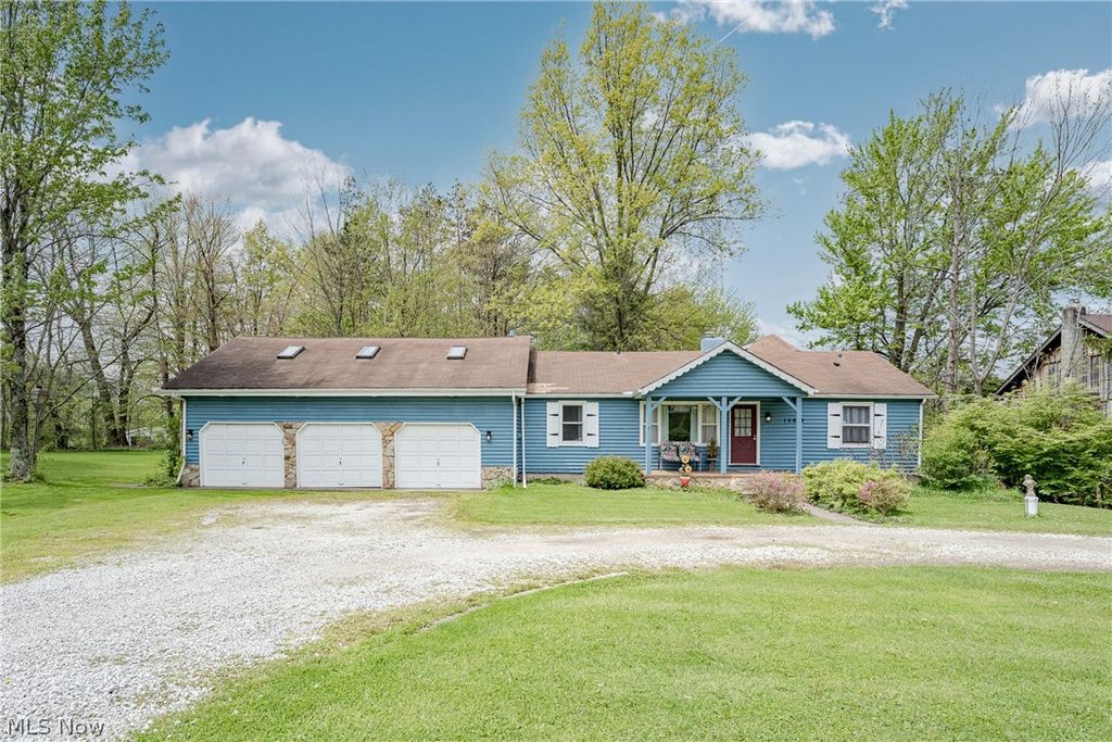 Photo of 15614 Chillicothe Road, Chagrin Falls, OH 44022 (MLS # 5208994)