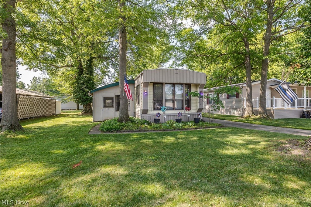 Photo of 43 Parkway Drive, Olmsted Township, OH 44138 (MLS # 5221409)