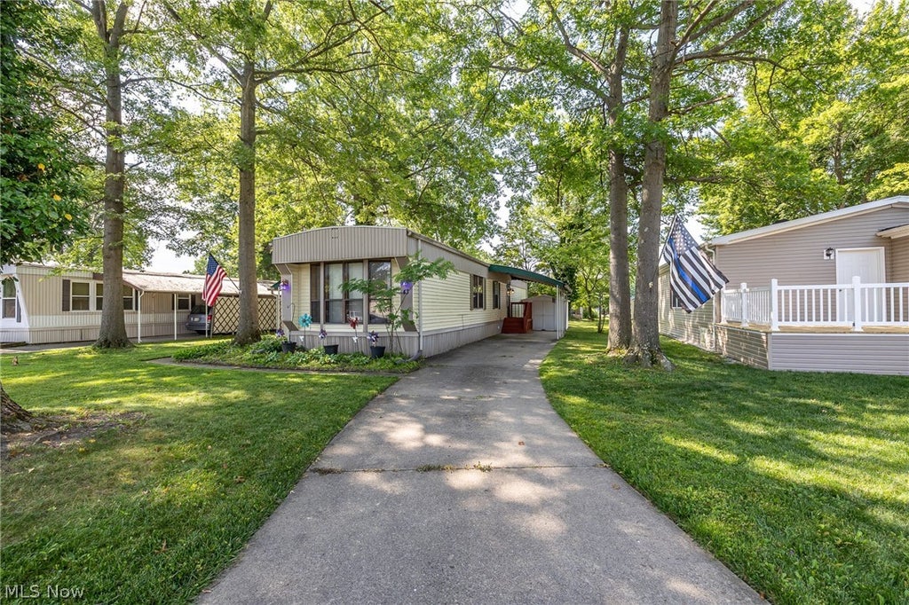 Photo of 43 Parkway Drive, Olmsted Township, OH 44138 (MLS # 5221409)