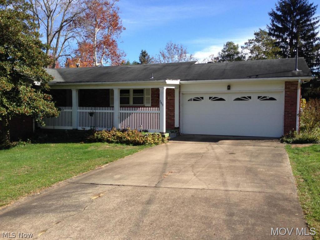 Nice brick ranch. Can be one floor living but also has finished walk out basement with family room, fireplace, newly upgraded full bath and tons of storage. Desirable neighborhood. All new carpets. Hall and bedroom floors have been beautifully refinished. M780 CP Elem: Washington Elementary School Elem/Bus: Y JrHigh: Marietta Middle School School JrHigh/Bus: Y High: Marietta High School High/Bus: N Fire: CIT Police: CTY ;SQFT=Fin L1:1541, Fin Bsmt:700, Fin Above:1541, Fin Total:2241, Unfin Bsmt:841, Unfin Above:841;GAR= 2 Car Att, Opener(s)