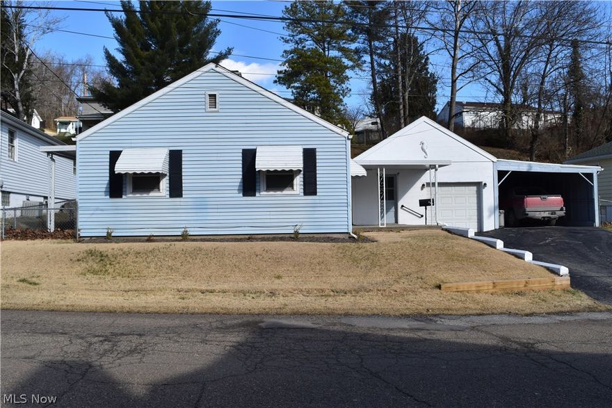 This one story home has 2 bedrooms and 1 full bathroom. Nice 1 car detached garage and attached carport for 1 car. Lovely fenced back yard. Utility Room used to be the 3rd bedroom.