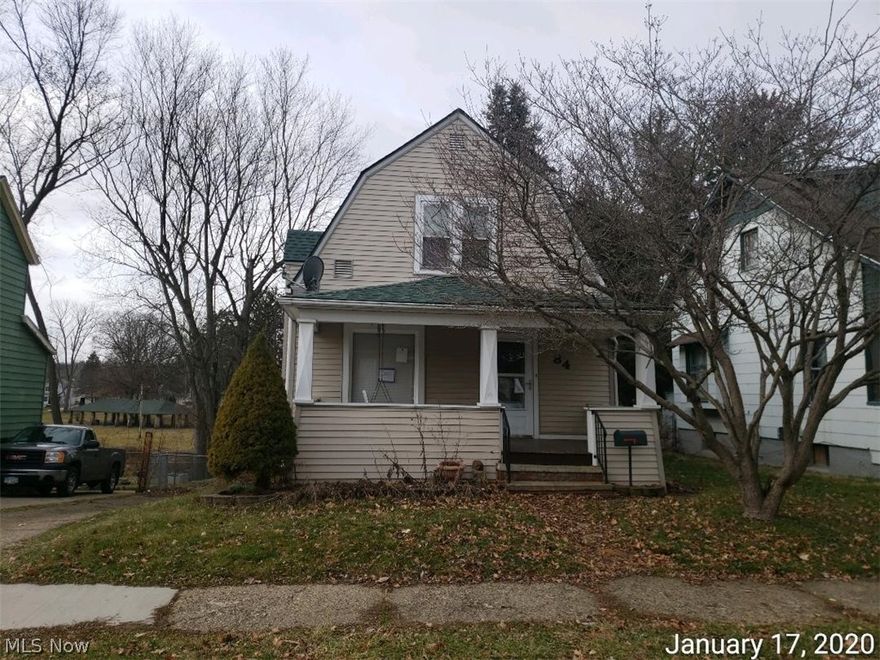 Great opportunity on this clean 2 story on Barberton west side.  First floor master.  Nice front porch, back deck overlooking fenced yard and view of park. Bank owned and sells as-is. seller will make no repairs.  Has some very nice hardwood floors.   Buyer or buyer agent to verify all information.  
EM of $ 1,000 deposit is required w/offer. Subject to Bank Addendums.
See Broker remarks