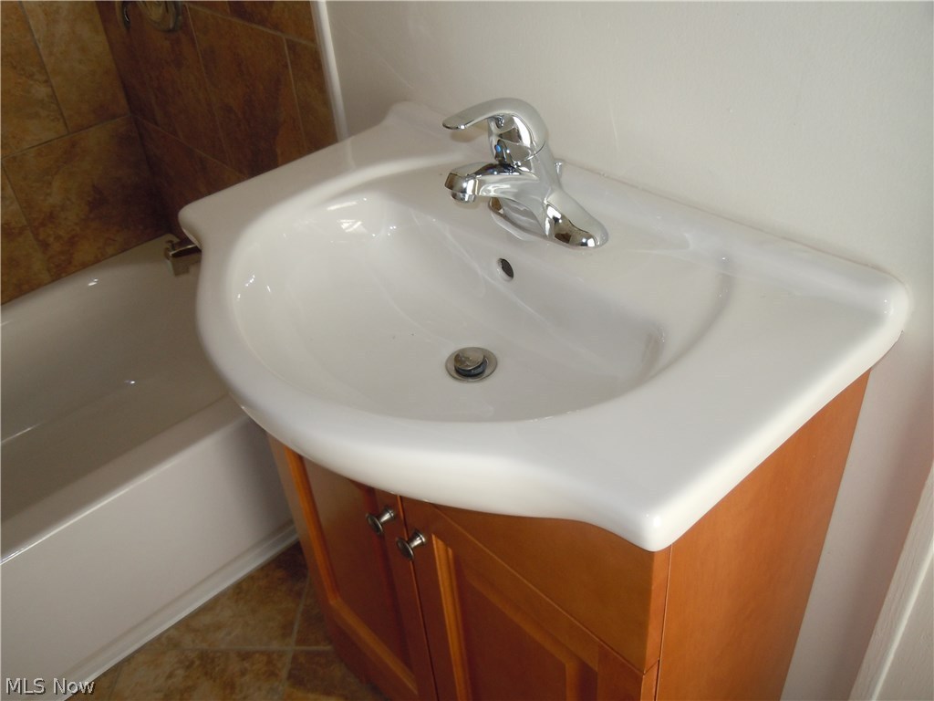 Meadowbrook Land Cos Coventry - Residential Lease