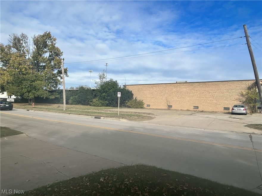 Incredible full rehab opportunity of a large industrial building in excellent location.  Property needs new roof and mechanicals throughout.  Great parking.  Big upside.  Bring your vision!