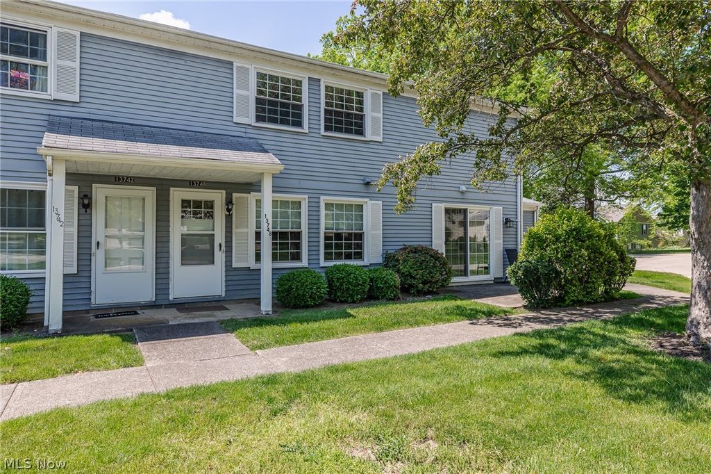 Photo of 13748 Oakbrook Drive #13748, North Royalton, OH 44133 (MLS # 5211448)