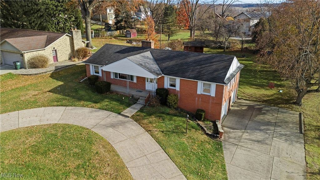 Photo of 5300 Aster Avenue NE, Canton, OH 44705 (MLS # 5174107)