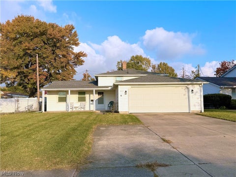 Photo of 4221 Marshall Avenue, Lorain, OH 44053 (MLS # 5255854)
