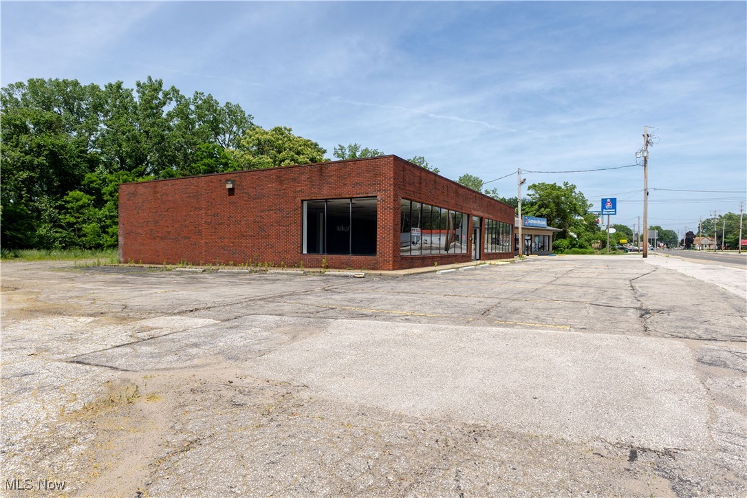 Saybrook - Commercial Sale