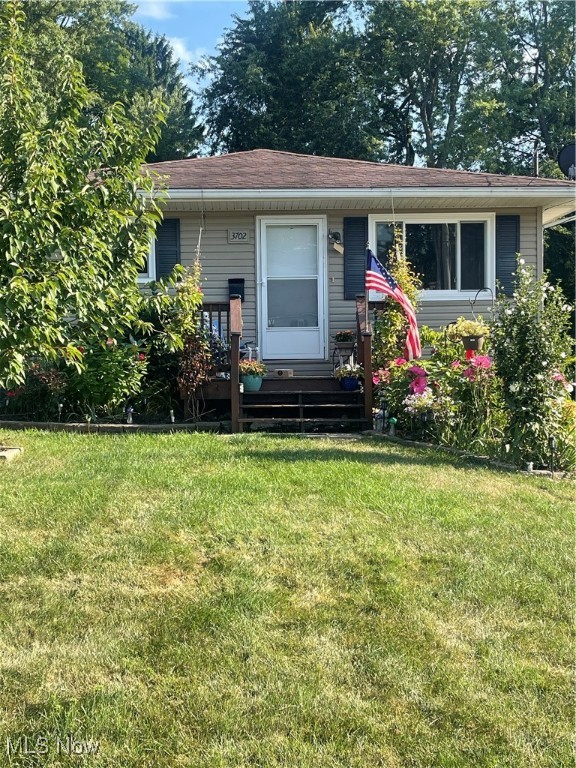 This charming property is located on a peaceful dead end street. Enjoy summer days in your above ground pool, perfect for relaxation and entertaining friends and family. It is conveniently located close to the local schools and the local park which will provide ample opportunity for outdoor activities.