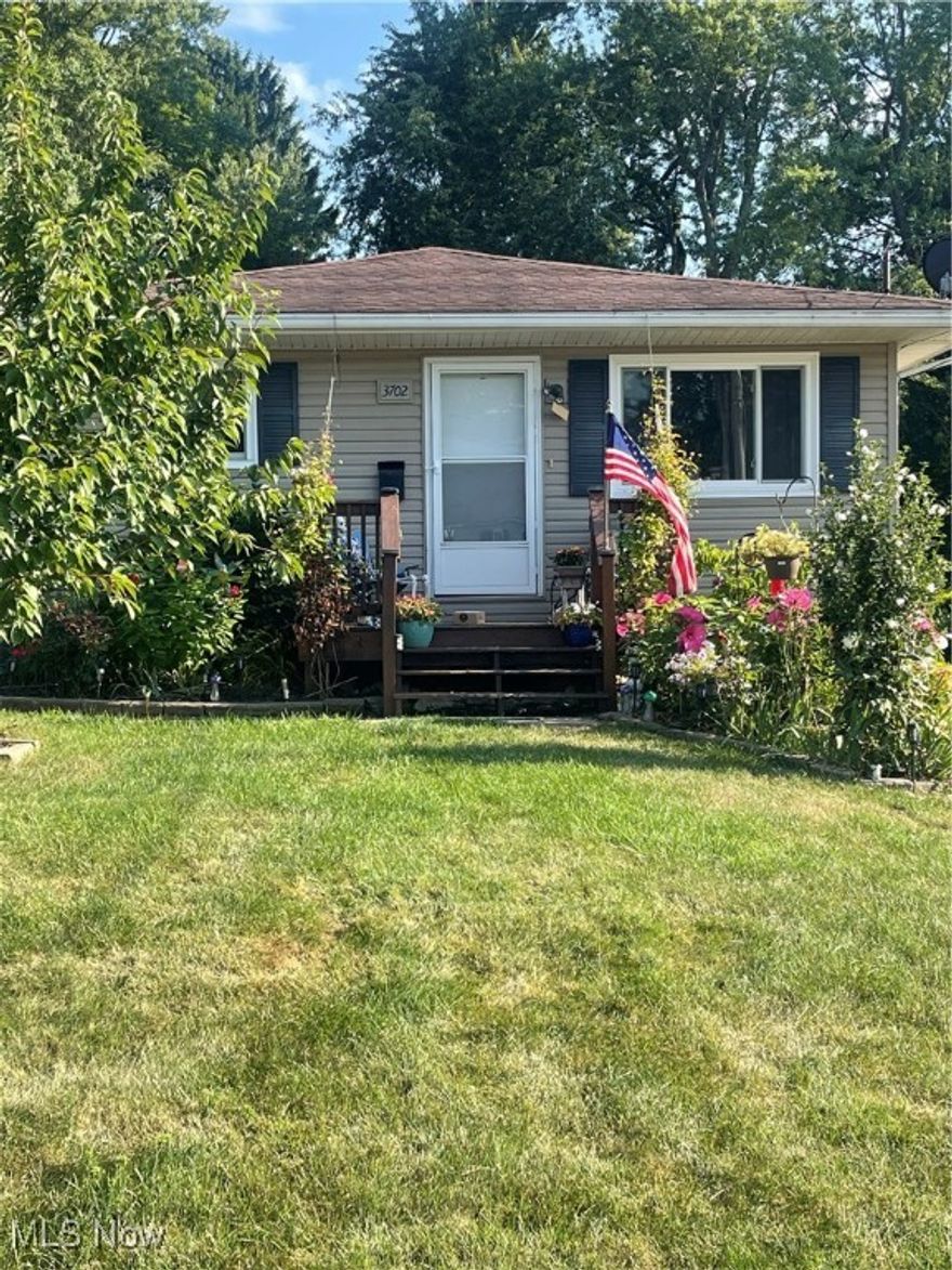 This charming property is located on a peaceful dead end street. Enjoy summer days in your above ground pool, perfect for relaxation and entertaining friends and family. It is conveniently located close to the local schools and the local park which will provide ample opportunity for outdoor activities. 

Updates include:
Kitchen floor- 2019
Front porch- 2022
Pool- 2020- Put in by Great Escape, Lifetime guarantee not to rust- transfers to buyer
Pool deck- 2023
Stamped pad- 2021
Windows- 2021
Hot water tank- 2019
Downstairs painted and brand new carpet- 2024
Electric Panel- 2025
Gravel Driveway- 2025