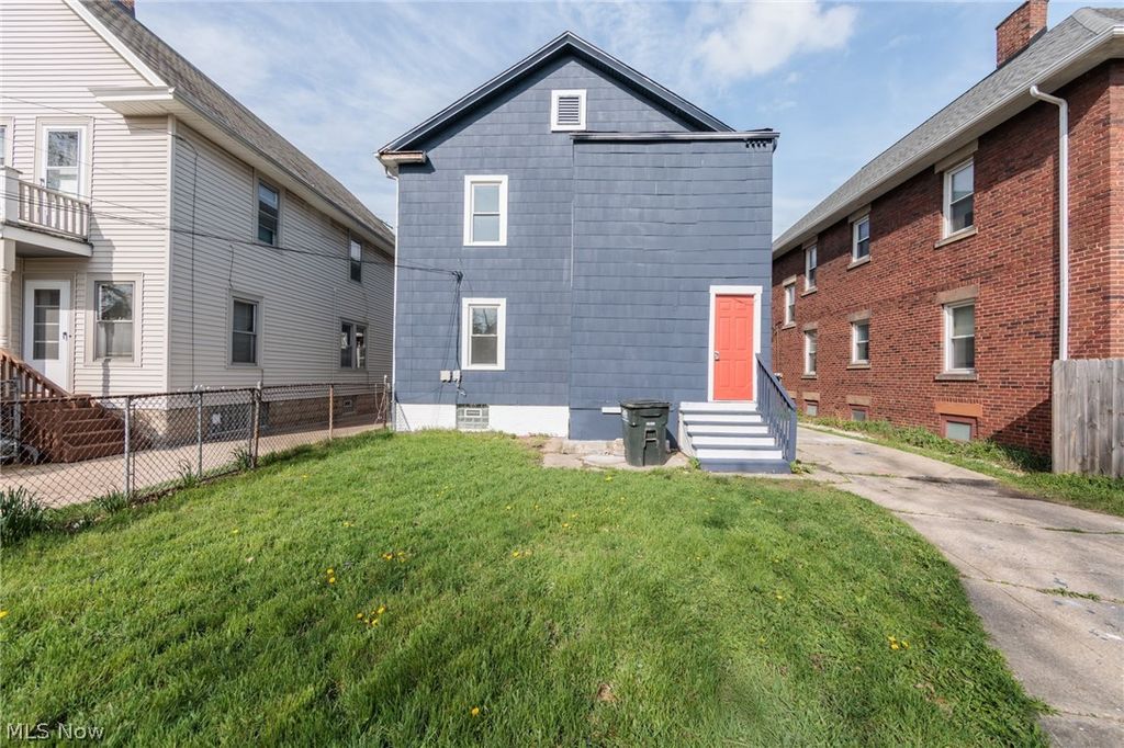 Photo of 1519 Ridgewood Avenue #Up, Lakewood, OH 44107 (MLS # 5204975)